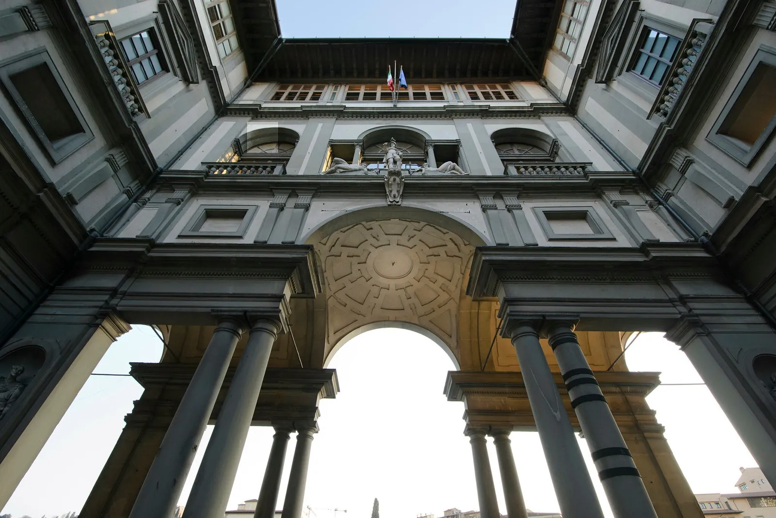 Looking up at the arch at the river end of the Uffizi courtyard