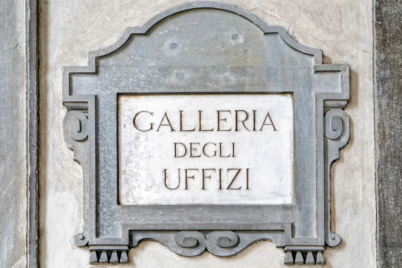 The carved stone sign reading Galleria degli Uffizi at the gallery entrance