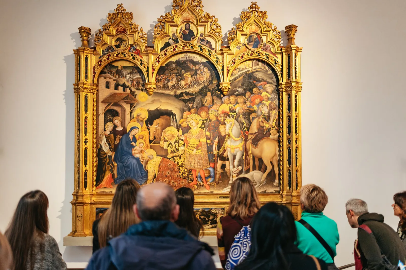 Tour group in front of Gentile da Fabriano's Adoration of the Magi at the Uffizi Gallery