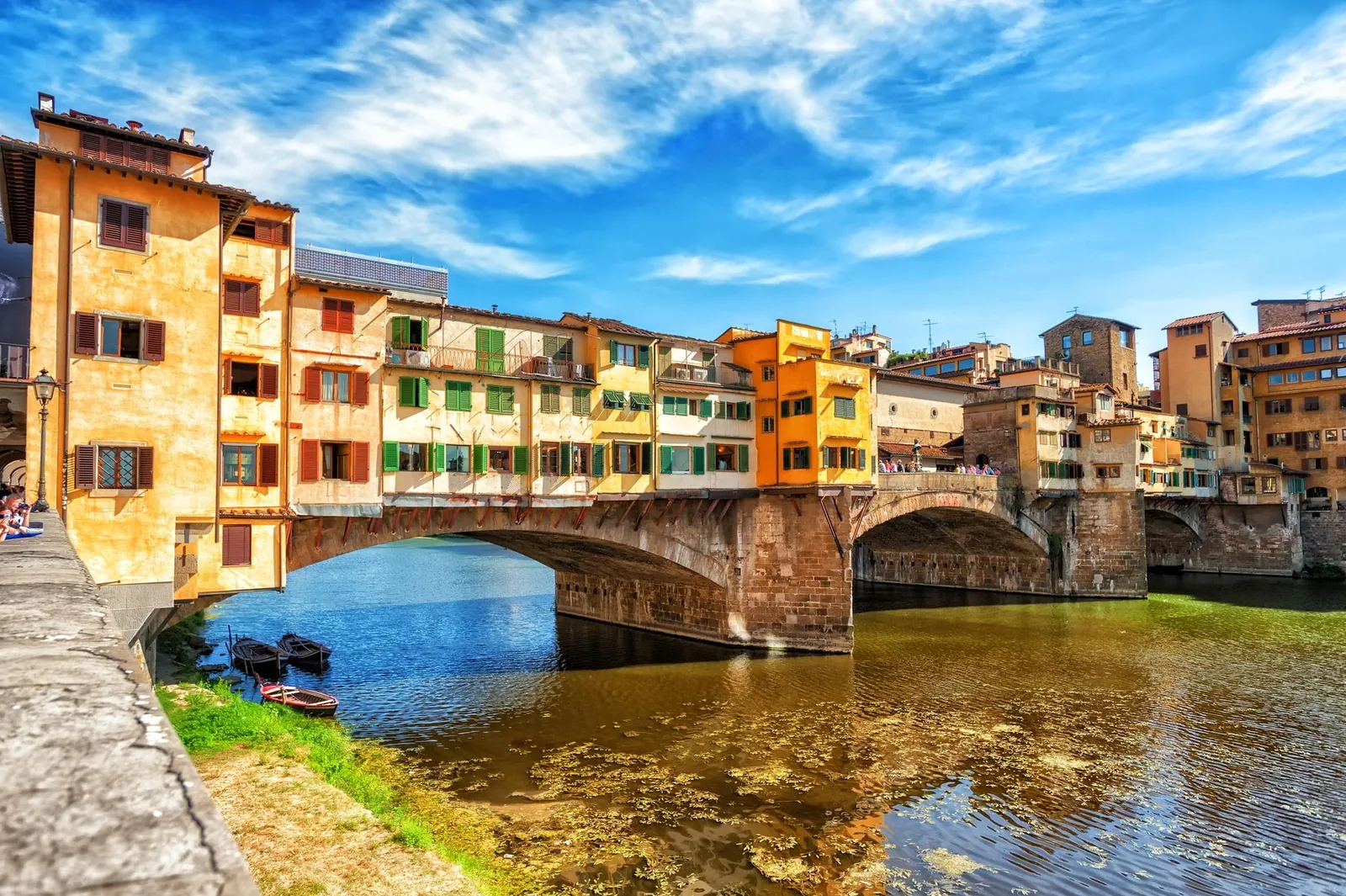 Ponte Vecchio seen from the bank of the Arno