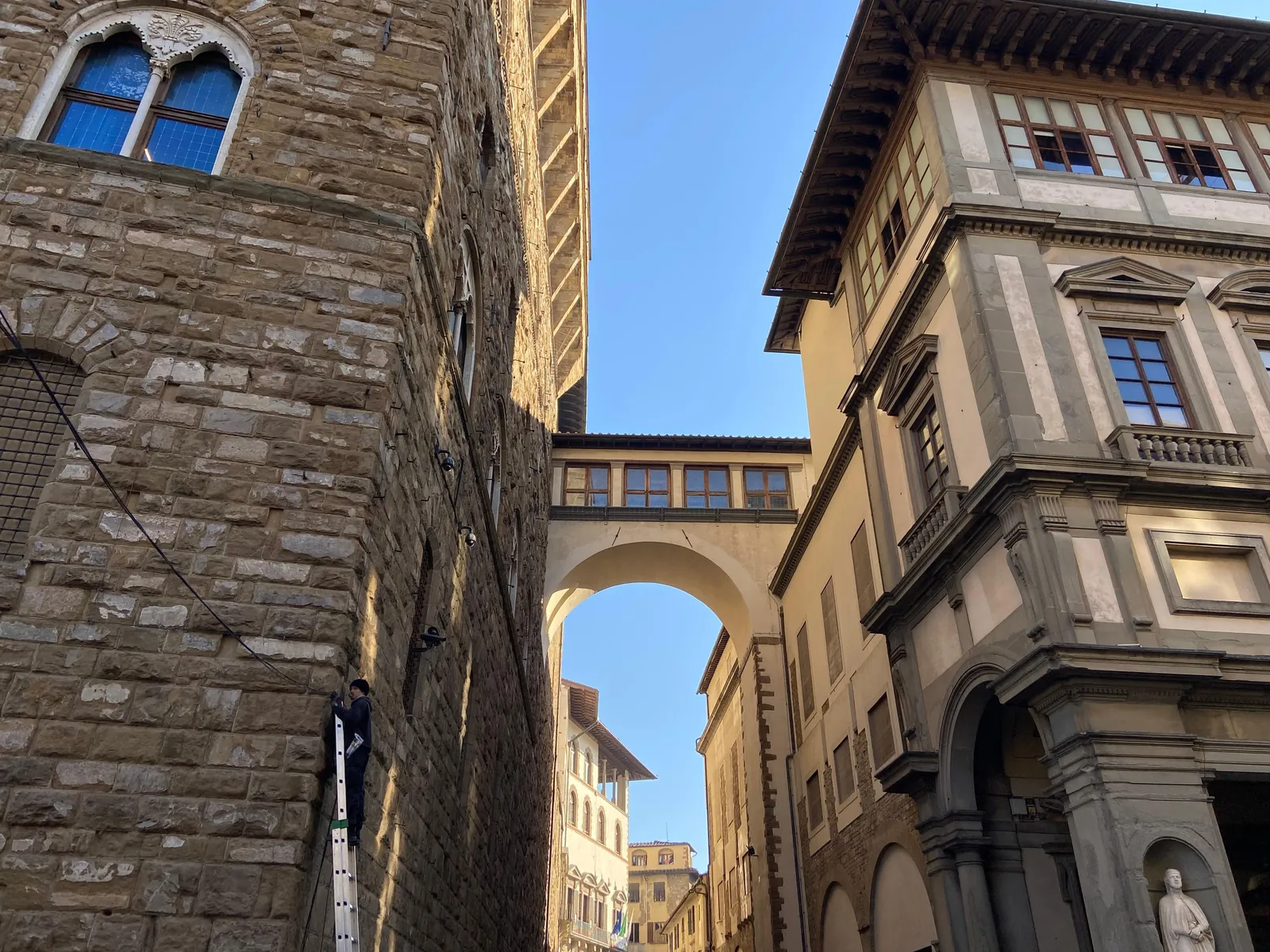 The enclosed bridge linking Palazzo Vecchio to the Uffizi, the first span of the Vasari Corridor